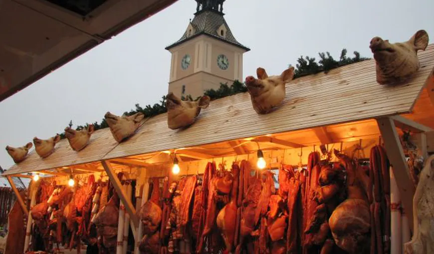 BUNĂTĂŢI de Crăciun în centrul Braşovului. Se va sacrifica porcul şi se va face POMANA PORCULUI VIDEO