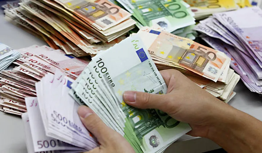 TOP SALARII: Un român câştigă 125.000 de euro pe lună