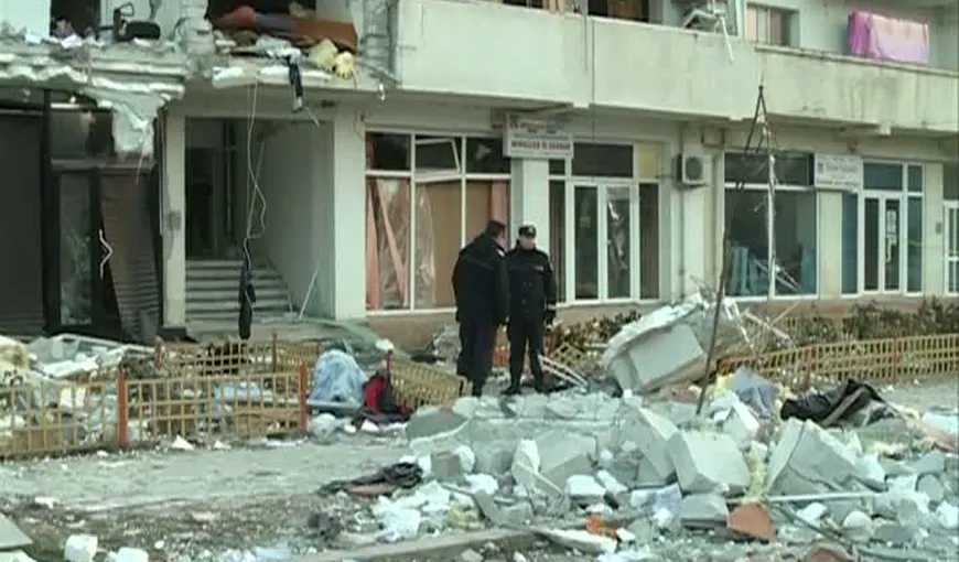 Specialiştii în explozii fac verificări la blocul din Călăraşi afectat de o deflagraţie puternică