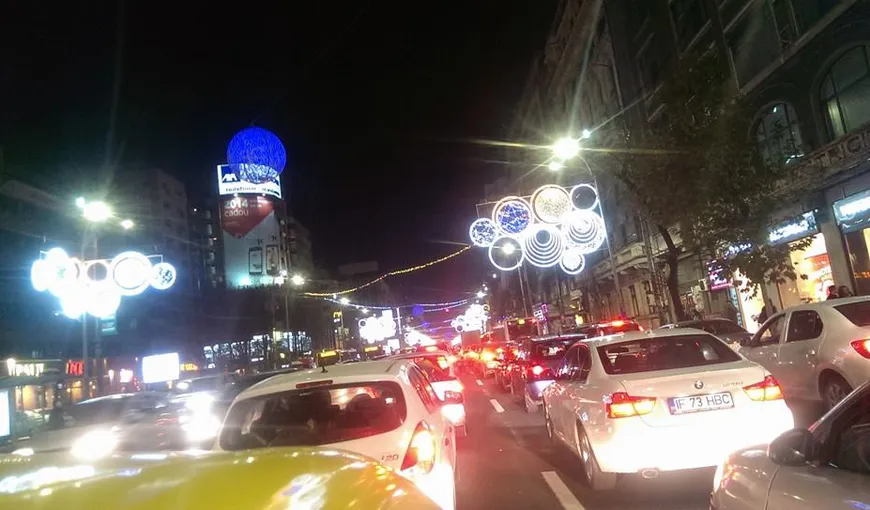 Luminiţele de Sărbători se aprind ASTĂZI în Bucureşti. La ce oră vor putea fi văzute