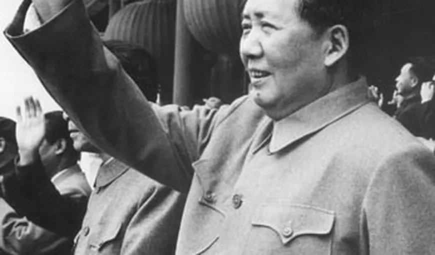 Statuie din aur, dedicată liderului chinez Mao Zedong FOTO