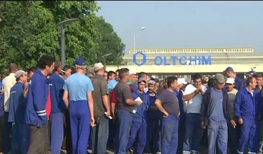 Greviştii de la Oltchim continuă protestul şi vin la Bucureşti pentru discuţii la Guvern