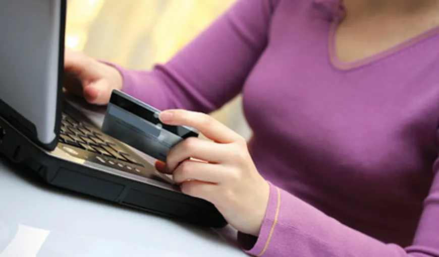 STUDIU: Peste jumătate dintre români fac cumpărături online în timpul orelor de program