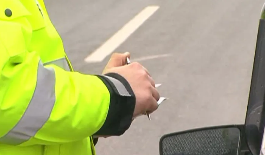 Doi poliţişti din Constanţa, reţinuţi după ce au fost prinşi luând mită de la un şofer