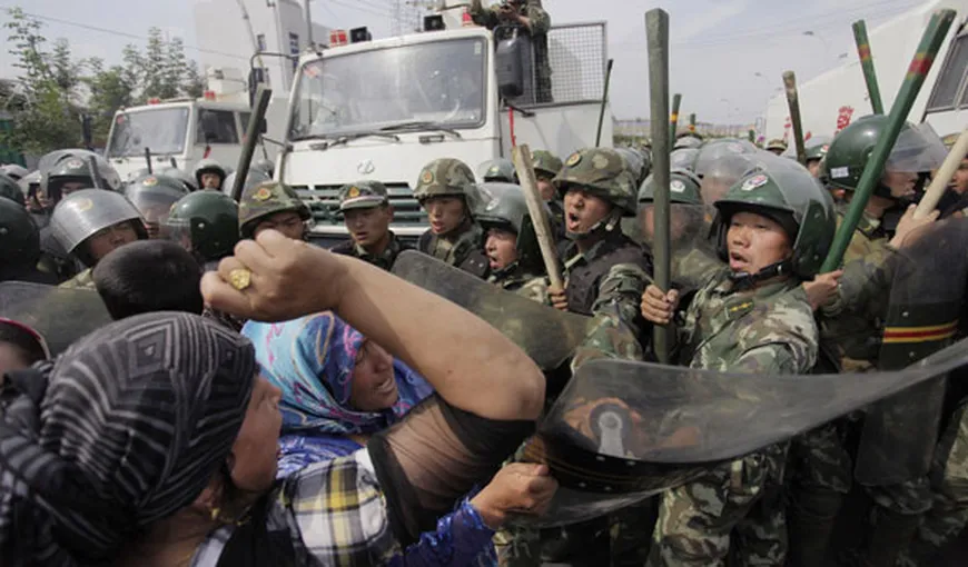 Violenţe interetnice în China. Șaisprezece persoane, inclusiv doi polițiști din Xinjiang, au murit