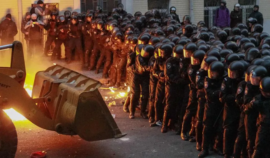 Manifestanţii proeuropeni ucraineni recurg la umor pentru a contesta puterea
