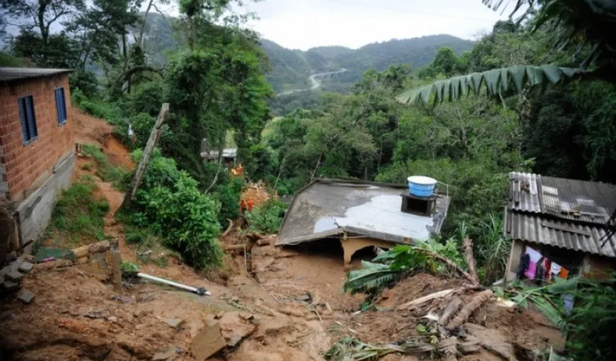 Ploile torenţiale fac victime în Brazilia: Şase persoane au murit în urma alunecărilor de teren