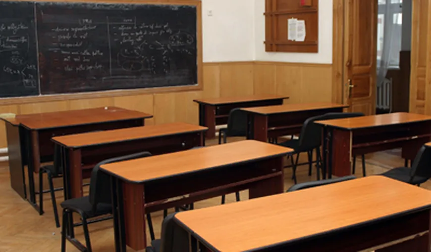 Părinţii unor elevi din Vaslui, nevoiţi să cumpere bănci în sala de clasă