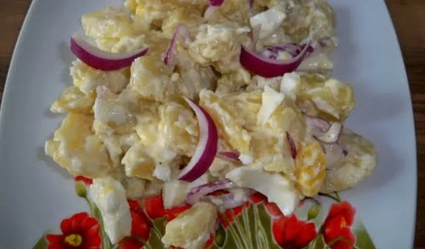 REŢETA ZILEI de post: Salată de cartofi cu ceapă şi maioneză