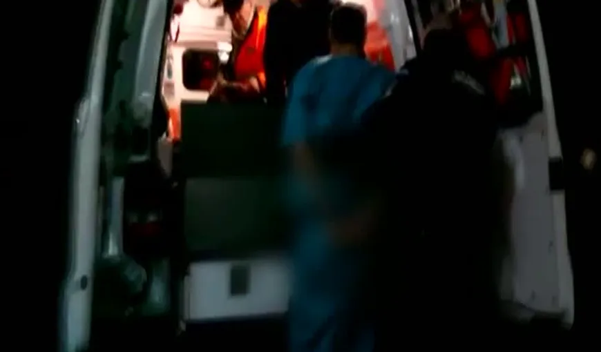 SCANDAL MONSTRU la spitalul din Botoşani. Un pacient agresiv a fost încătuşat VIDEO