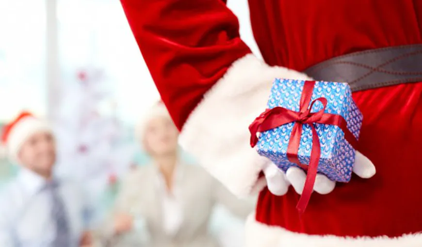 SECRET SANTA: Cum să alegeţi cadourile de Crăciun pentru petrecerea de la birou