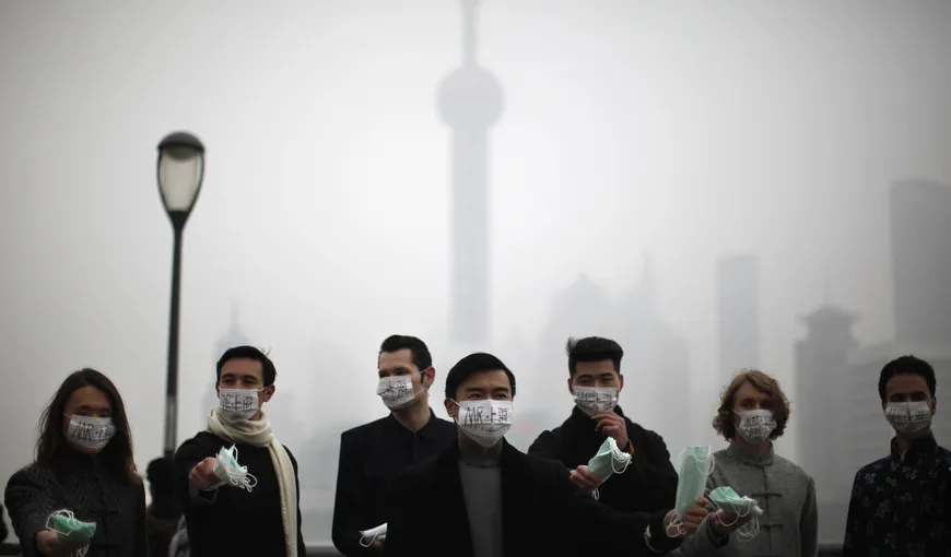 China, sufocată de poluare: Smogul paralizează Shanghai-ul