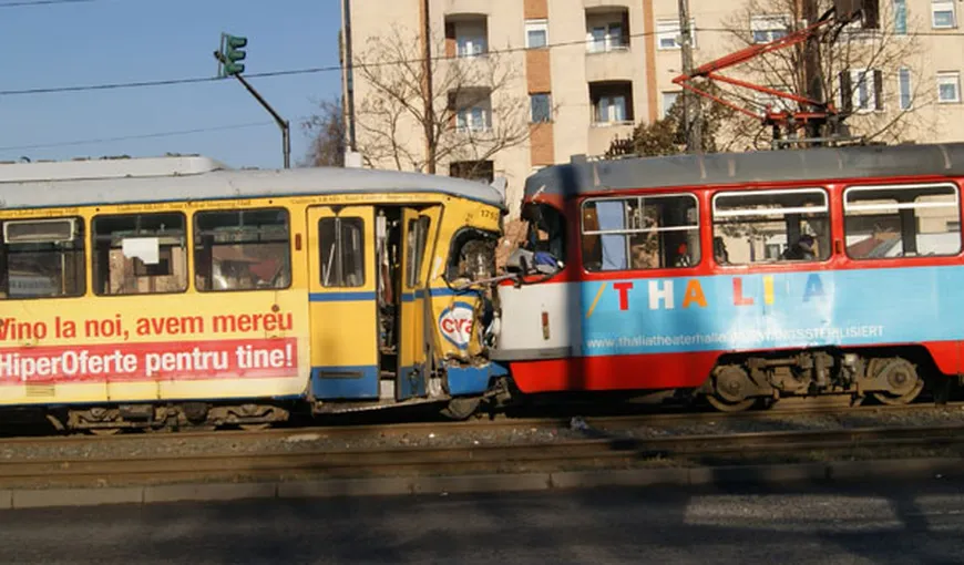 ACCIDENT GRAV: Două tramvaie s-au ciocnit la Arad
