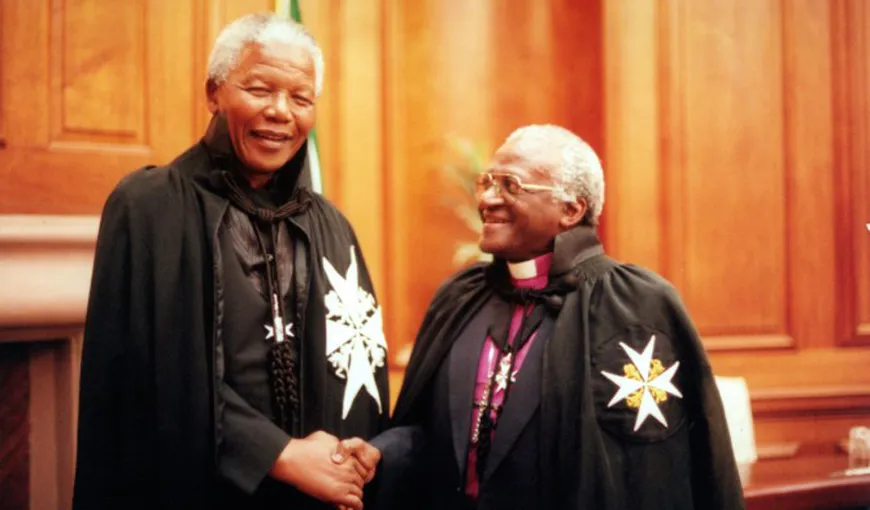 Desmond Tutu l-a omagiat prin GLUME pe Nelson Mandela: „Fiţi disciplinaţi! Vreau să aud musca”