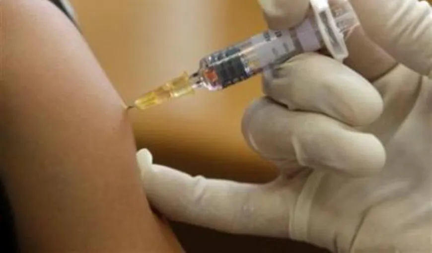 MS: Vaccinul antigripal produs la „Cantacuzino”, testat pe 62 de persoane. Reacţiile adverse, MINORE
