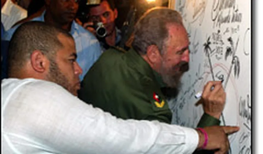 Fidel Castro apare din nou în public, după 9 luni de absenţă