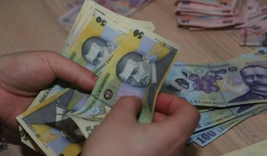 Banii românilor se duc pe mâncare, haine, taxe şi impozite