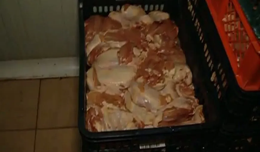 ALERTĂ ALIMENTARĂ. Două tone de carne stricată au fost confiscate dintr-un depozit din Bucureşti