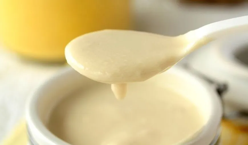 Ce se întâmplă dacă mănânci brânză cu cuţitul şi iaurt cu lingura de plastic