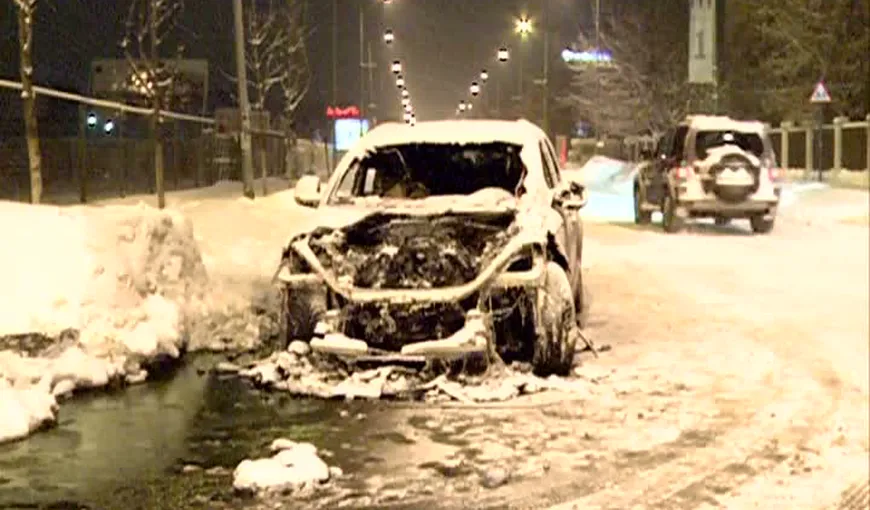 Maşina unui angajat al ambasadei SUA la Bucureşti a luat FOC în mers VIDEO