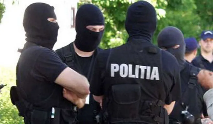 Caz grav în Dolj: un poliţist a fost atacat cu coasa