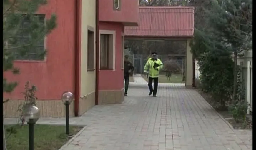 Zece spărgători de locuinţe, ridicaţi de poliţiştii din Capitală, arestaţi preventiv