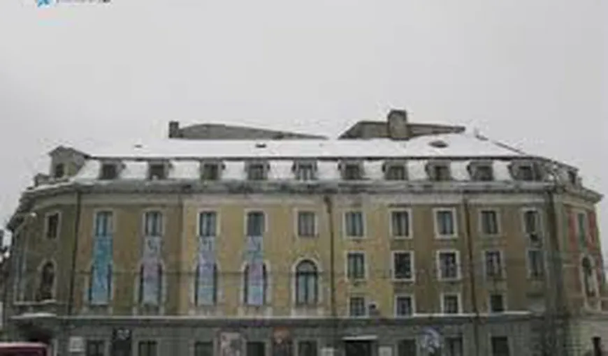 O bucată din acoperişul Teatrului Evreiesc de Stat din Capitală s-a desprins din cauza vântului puternic