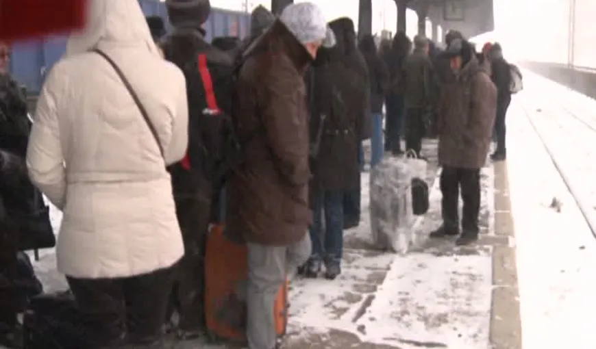 Patru trenuri au fost blocate în gările din Buzău şi Dâmboviţa VIDEO