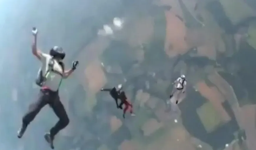 VIDEO INCREDIBIL: Un paraşutist îşi pierde cunoștința imediat după ce sare din avion. Totul a fost filmat