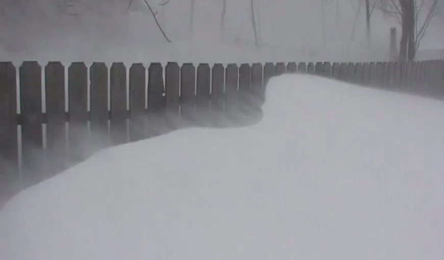 Imagini APOCALIPTICE din zonele aflate sub COD ROŞU de ninsoare şi viscol. La Brăila, zăpada e cât casa VIDEO