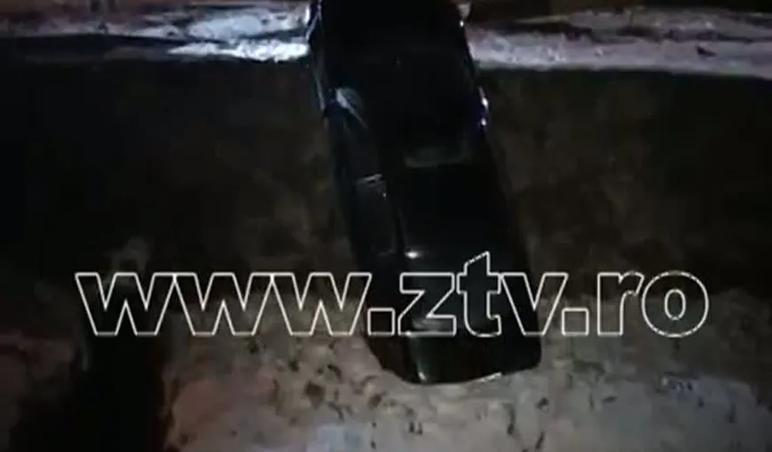 Accident spectaculos în Zalău. Un şofer a zburat cu maşina de pe un pod VIDEO