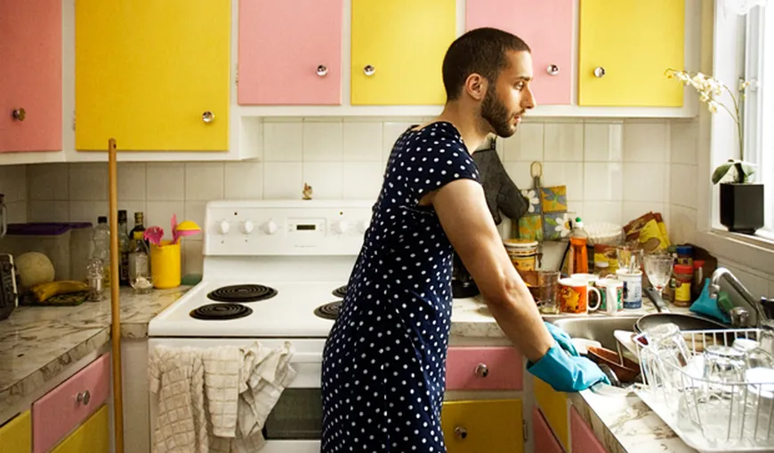 Bărbaţii care fac mai multe treburi casnice au parte de mai puţin sex