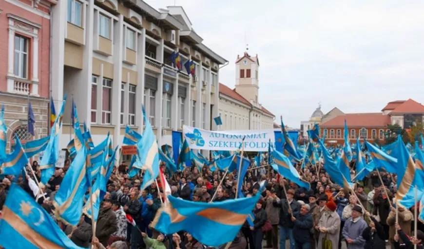 Peste 4.000 de secui, la un marş neautorizat în Târgu Mureş. Au cerut autonomia, s-au bătut cu jandarmii VIDEO