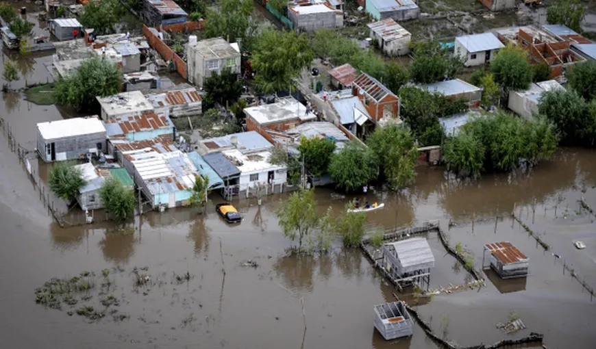 INUNDAŢII periculoase în Argentina: Peste 2.500 de persoane au fost evacuate