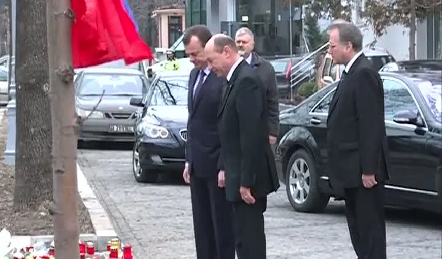 Traian Băsescu a semnat în cartea de condoleanţe deschisă la ambasada Ucrainei VIDEO