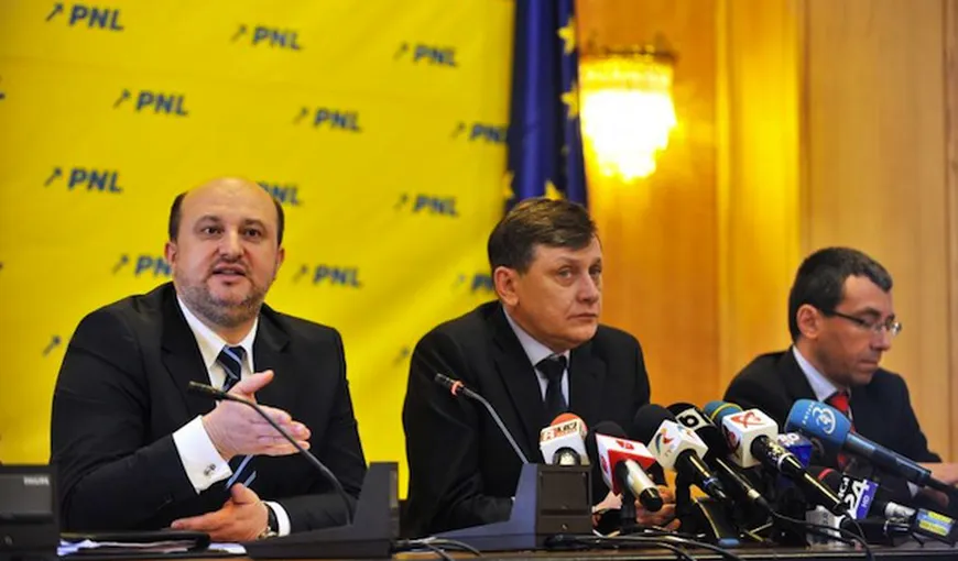 Şedinţă în PNL: Se pregătesc noii miniştri, Nicolăescu şi Frunzăverde ar putea prelua Finanţele şi Internele