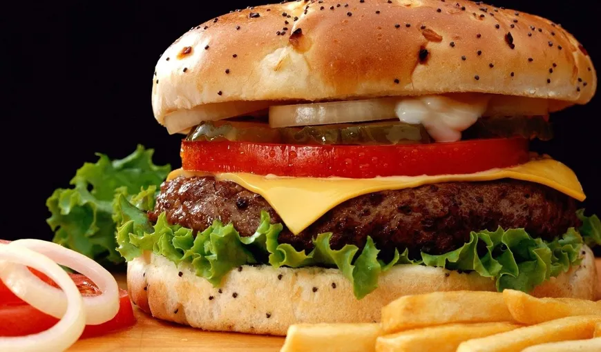 Efectele consumului de fast-food asupra obezităţii: Cum ne afectează fiecare meniu consumat