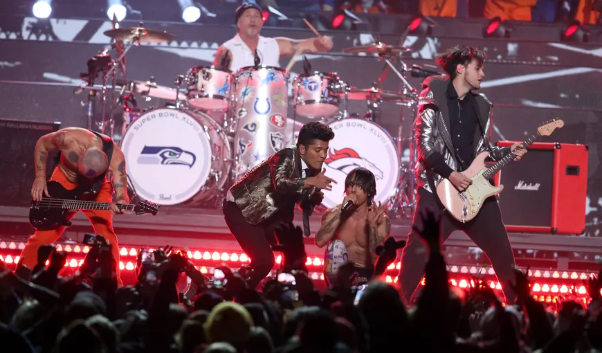 Show de zile mai la Super Bowl: Bruno Mars şi Red Hot Chili Peppers au încins atmosfera VIDEO