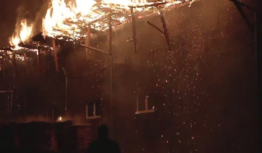 INCENDIU PUTERNIC în Maramureş. O fabrică de cherestea a ars ca o torţă VIDEO