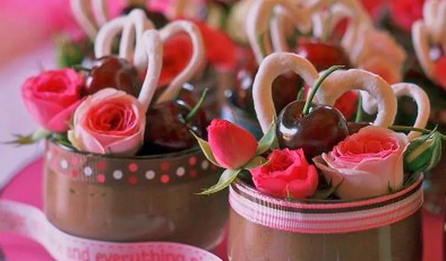 Desert de Ziua Îndrăgostiţilor: Spumă de ciocolată cu inimioare de bezea