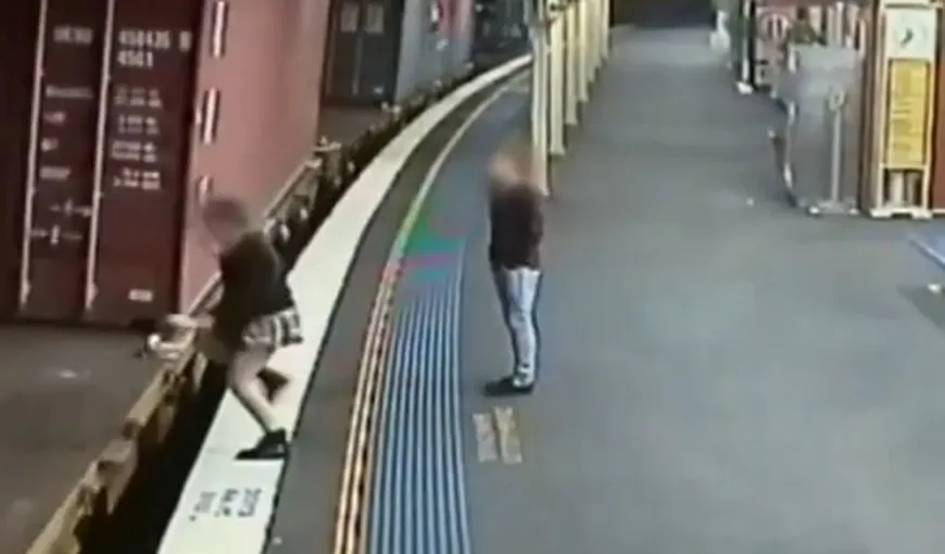 Momentul HALUCINANT în care o tânără cade sub un tren aflat în mişcare VIDEO