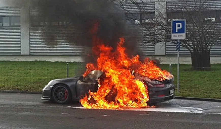 Alertă MAXIMĂ la Porsche. Au fost oprite livrările la modelul 911 GT3, doi bolizi de lux au luat foc