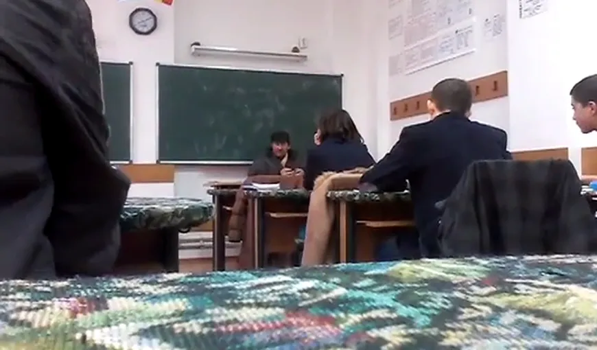 INCREDIBIL. Elevii unei şcoli din Suceava îşi negociază notele ca la piaţă. Cum reacţionează profesorul VIDEO