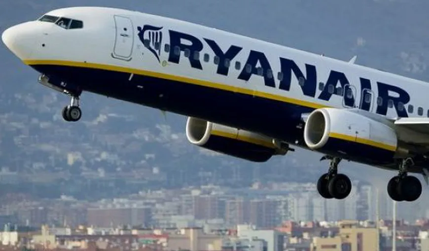 Ryanair angajează 100 de oameni. Le oferă primă de 1.200 de euro la angajare