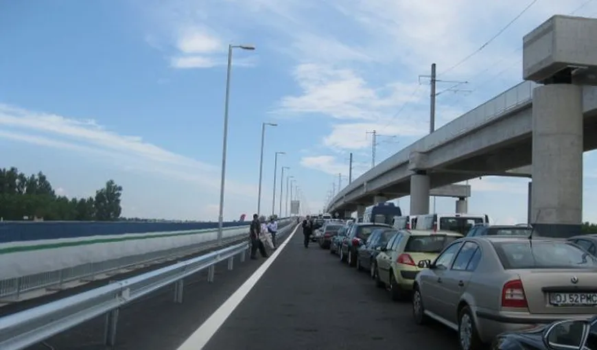 Şoferii care traversează podul Calafat-Vidin, obligaţi să cumpere viniete bulgăreşti la preţuri speculative