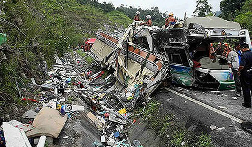 Cel puţin 27 de morţi într-un accident de autocar în Thailanda