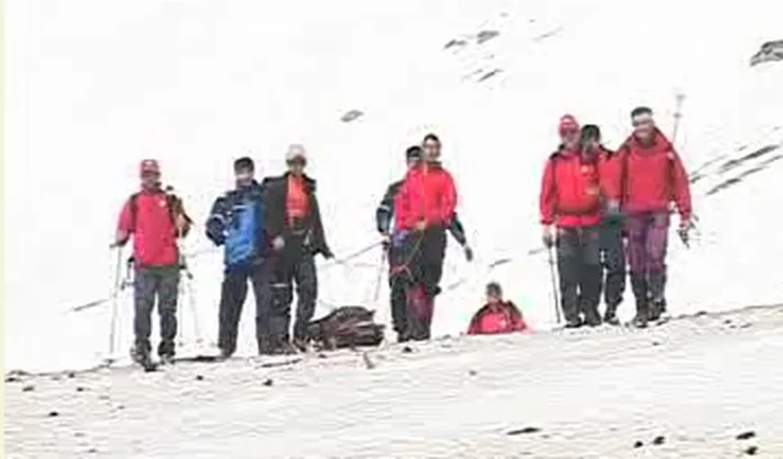 Un alpinist a căzut într-o râpă, în munţii Făgăraş şi este de negăsit