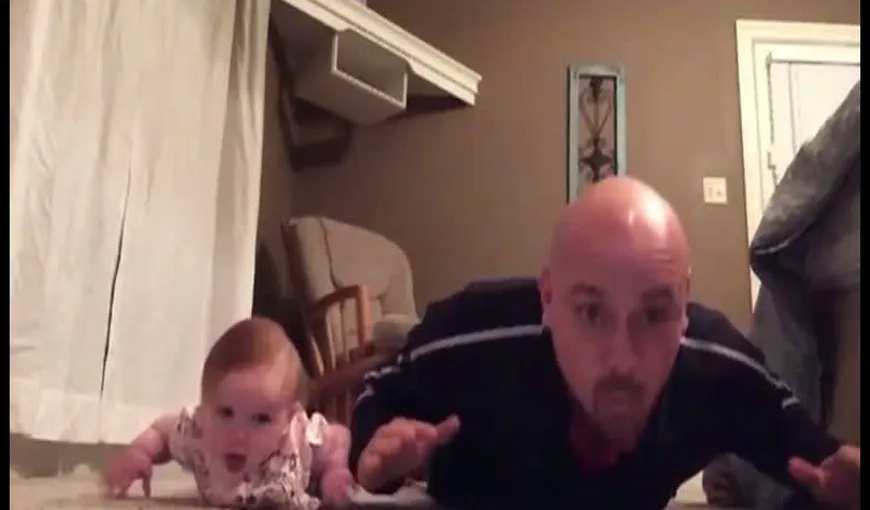 Exerciţii cu zâmbet: Clipul VIRAL prin care un tată îşi demonstrează iubirea faţă de BEBELUŞUL său VIDEO