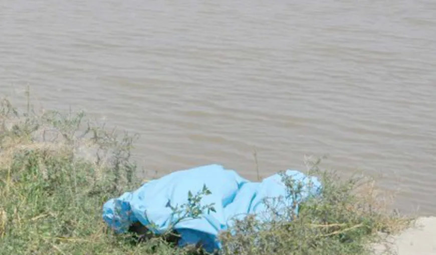 Cadavrul unui bărbat a fost găsit în Dunăre. Victima avea buzunarele pline de bani şi ceas de firmă