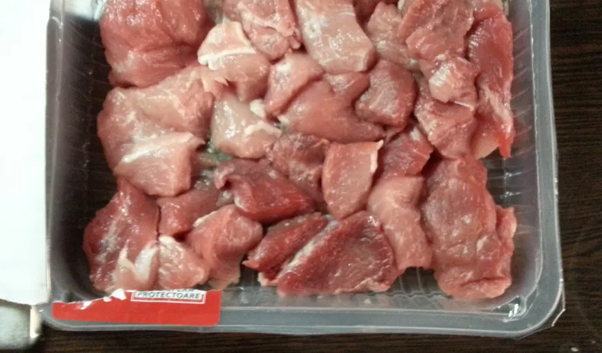 Peste 400 de kilograme de carne stricată, găsite într-un hypermarket din Bucureşti